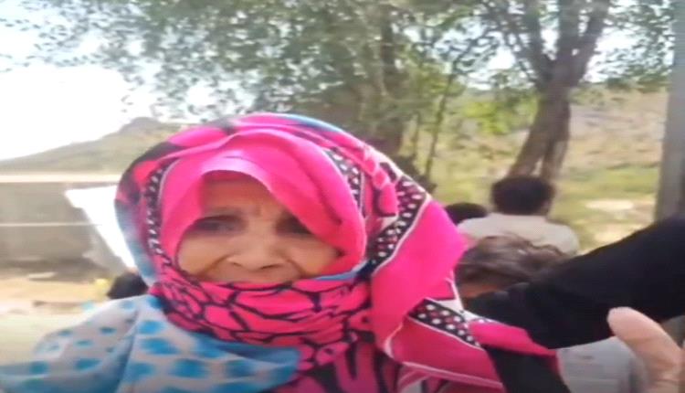 نساء إب يواجهن سلاح الحوثي بشجاعة.. انتفاضة نسائية تهز ذي السفال رفضا لكسارة الموت