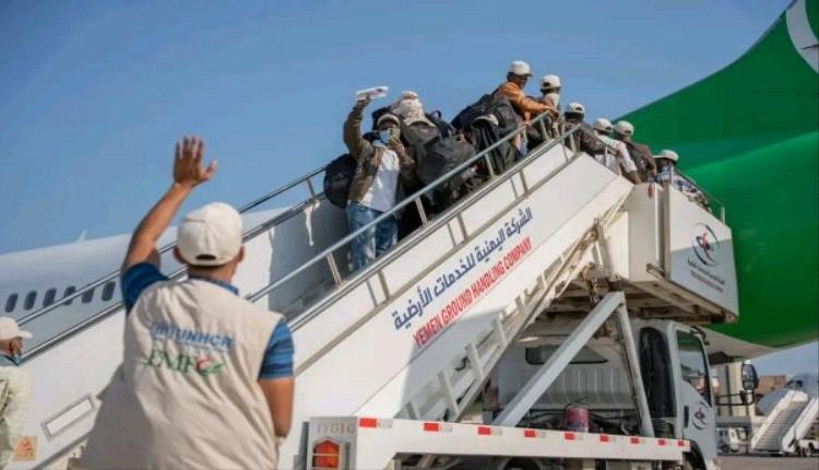 دفعة من اللاجئين الصومال يغادرون اليمن إلى بلادهم