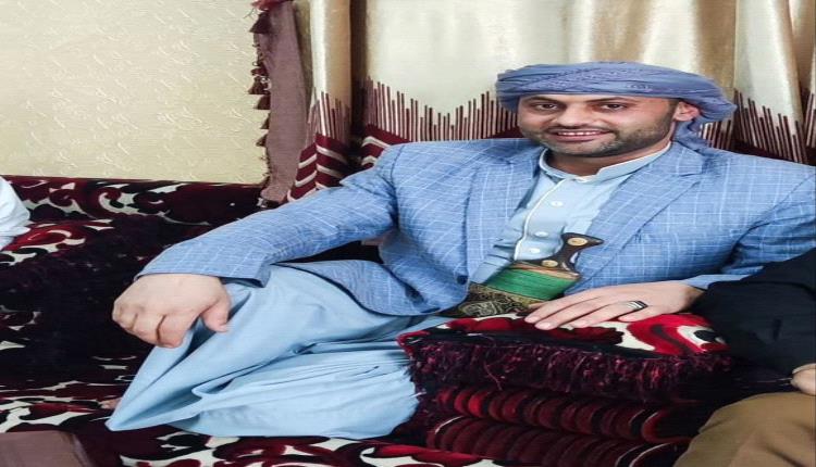 سلطة صنعاء تداهم منزل العقاب وتصادر ممتلكاته وتقتاده بطريقه مهينة إلى المجهول