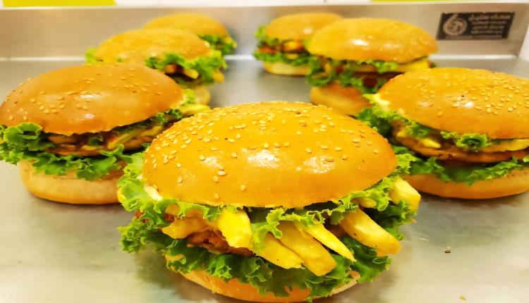 باحثون يحذرون: الأطعمة السريعة تضر بصحة الدماغ  