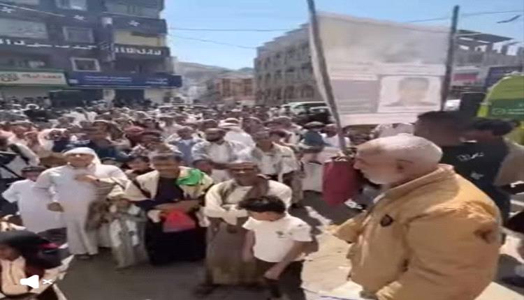 تصعيد متواصل في تعز.. الاعتصام يدخل يومه الـ44 وأولياء الدم يتوعدون بالتصعيد حتى تحقيق العدالة