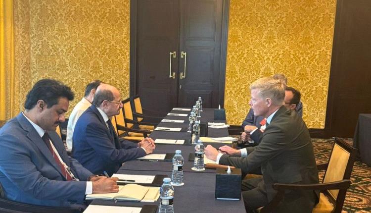 لقاء يمني أممي هام حول عملية السلام.. الحكومة تدعو للإفراج عن الموظفين في صنعاء