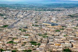 من حماة الحارات إلى جلادي المواطنين.. العُقال يتحولون إلى أدوات فساد وجباية ووشاية في تعز