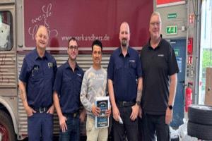 من اليمن إلى ميونيخ.. قصة محمد محسن.. 43 عاما من التحدي حتى شهادة ميكانيكي سيارات معتمد