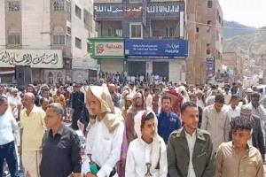 جمعة الغضب في تعز.. الآلاف يهتفون للعدالة ويدينون توقف الحملة الأمنية بعد اغتيال المشهري