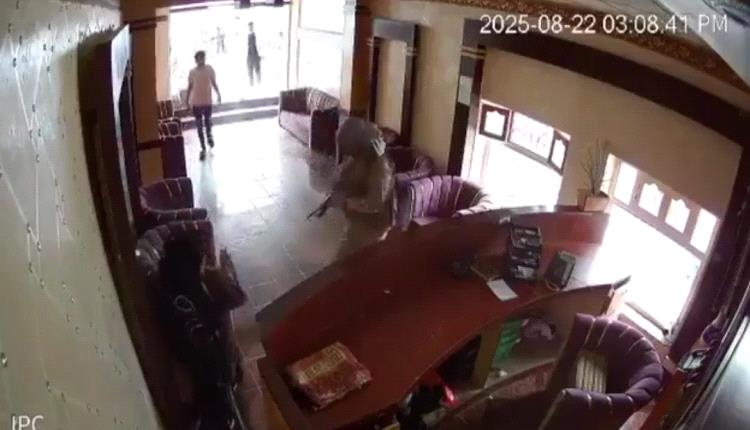 مسلحو الحوثي ينهالون بالضرب على موظفة استقبال داخل منتجع سياحي