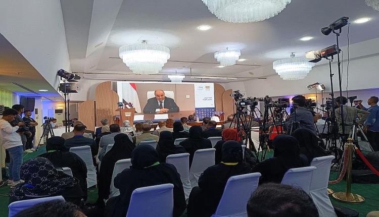 رئيس الوزراء يتحدث عن مؤشرات مبشرة تحمل رسائل أمل.. ويطمئن اليمنيين: القادم افضل
