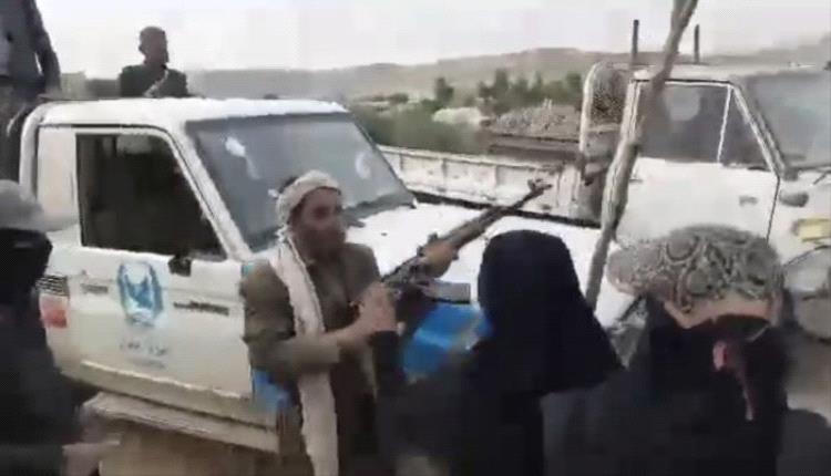 عصابة حوثية تعتدي على نساء في عمران بسبب خلاف على بئر مياه
