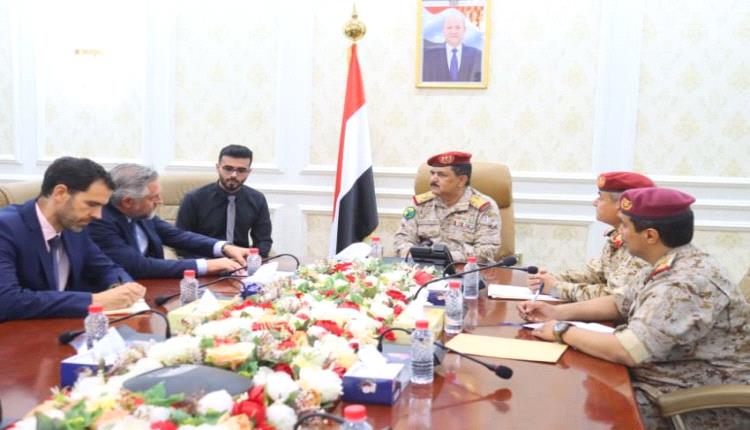 الداعري وسيمونيه يبحثان تعزيز أمن السواحل اليمنية وإفشال مخططات الحوثي