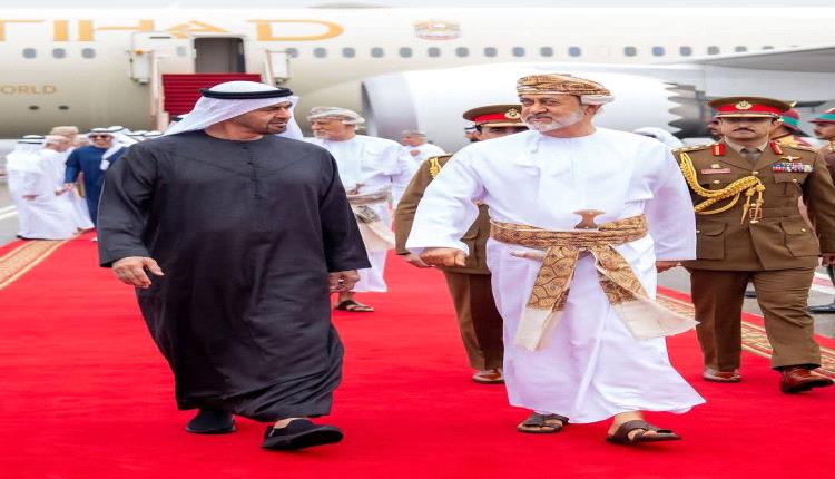 محمد بن زايد يصل إلى سلطنة عمان في زيارة أخوية 