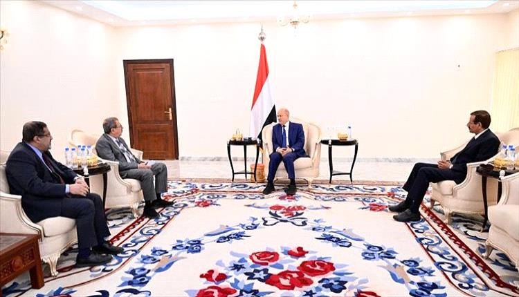 العليمي: الرئاسي والحكومة ملتزمين باستقلال القضاء