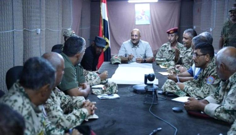 صالح يترأس اجتماع عسكري مع قيادات بارزة