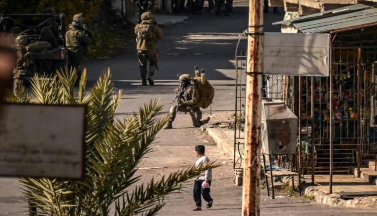 قوات إسرائيلية تعتقل سورياً خلال توغلها في ريف القنيطرة