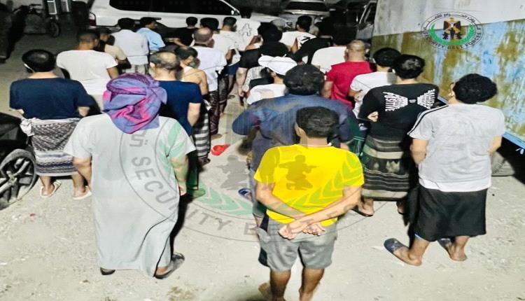 ترحيل 30 من مروجي المخدرات إلى السجون المركزية في عدن