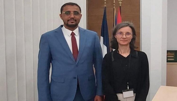 مسؤول محلي للسفيرة الفرنسية: ألغام الحوثي تقتل المدنيين وتمنع عودة النازحين في الحديدة