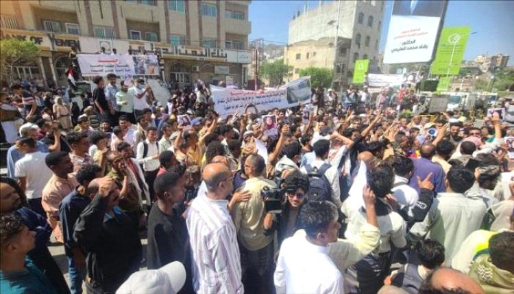 انتفاضة غضب في تعز تندد باغتيال افتهان المشهري وتطالب بالقصاص من الجناة
