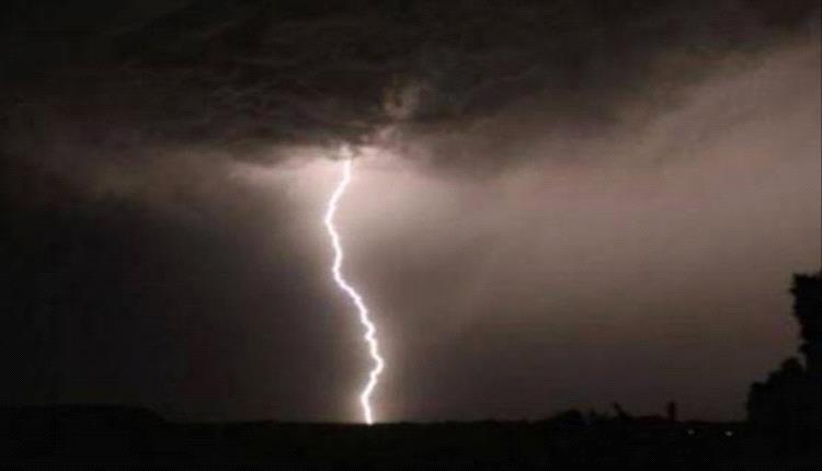 سقوط 13 شخص بصاعقة رعدية ضربت هذه المحافظة