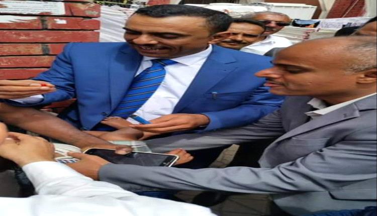 مخابرات صنعاء تختطف مسؤول حكومي بعد خروج من عزاء