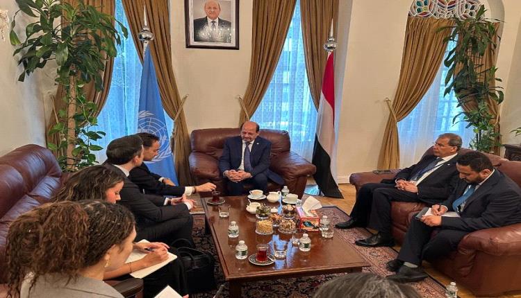 واشنطن تسمع تحذيرات اليمن.. الحوثي يتخادم مع الجماعات المتطرفة وأخطر حليف للإرهاب بالمنطقة