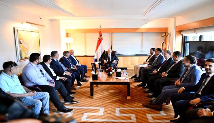 العليمي من نيويورك: وحدة الجالية اليمنية صفعة للحوثيين ورسالة للعالم بإرادة شعب لا تنكسر