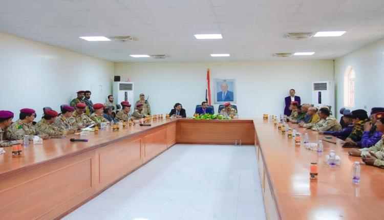 وزير الدفاع يشيد بمستوى التنسيق والتعاون والتكامل بين الأجهزة الأمنية والعسكرية في شبوة