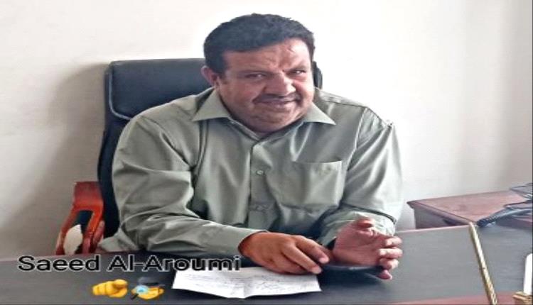 قيادي حوثي يعتدي على مسؤول كبير ويصادر هاتفه وسط الشارع لرفضه شيك الابتزاز