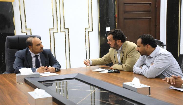 محافظ حضرموت يكشف عن معركة خطيرة تخوضها سلطته