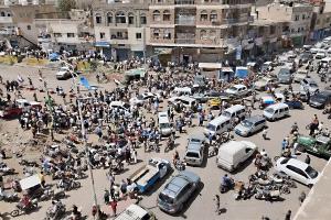 الحوثي يصادر اي سيارة صُنعت في هذه الدولة ويمنع عبورها من مناطق الشرعية إلى صنعاء