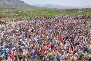 في موكب جنائزي مهيب.. تعز تودع افتهان المشهري إلى مثواها الأخير