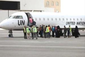 الشرعية تقلب الطاولة وتتهم الأمم المتحدة بـ: رحلاتكم الجوية تحولت إلى جسر سري لإنقاذ قيادات الحوثي