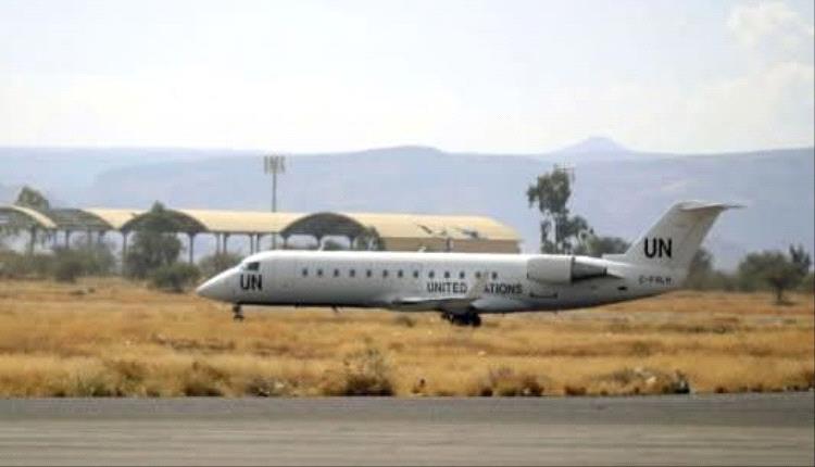 رحلات غامضة في مطار صنعاء.. قيادات حوثية تعود من الخارج ورؤوس أخرى تُغادر بطائرة أممية