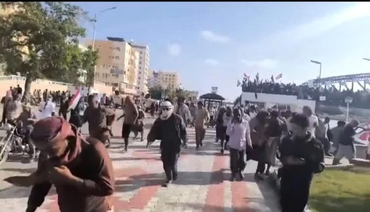 عاجل: مصادمات وإطلاق نار لتفريق مشاركين في تظاهرة الانتقالي الجنوبي في المكلا