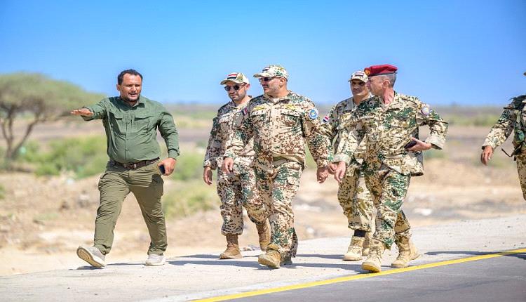 صالح يتفقد الأهالي في ريف المخا