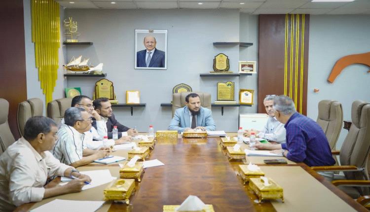 اول تحرك محلي في عدن لمعالجة ملف المباني الايلة للسقوط في أقدم شوارع الجزيرة العربية 