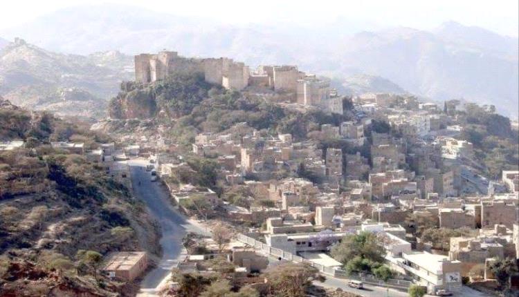 مشرف حوثي يغلق مساجد المحويت ويعتقل المصلين داخلها وشاب ينتقم منه بإحراق سيارته الفخمة