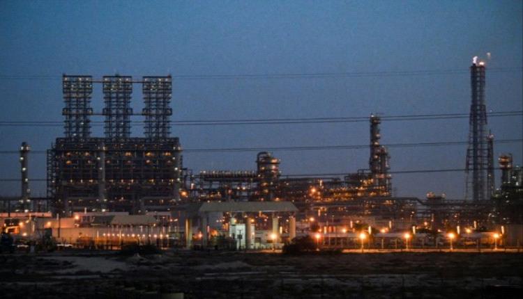 السعودية تعلن مقتل وإصابة 7 وتوقف العمليات في عدد من منشآت الطاقة بهجمات إيرانية