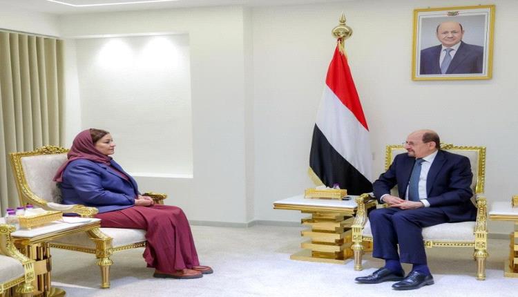 رئيس الحكومة يشدد على أهمية هذا الأمر في أول لقاء له مع سفيرة اليمن بواشنطن