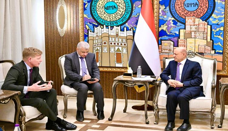 رسالة حاسمة من العليمي للمبعوث الأممي: استمرار الحوثي على هذا الأمر يجعل الحرب خيارنا لإنهاء الكابوس