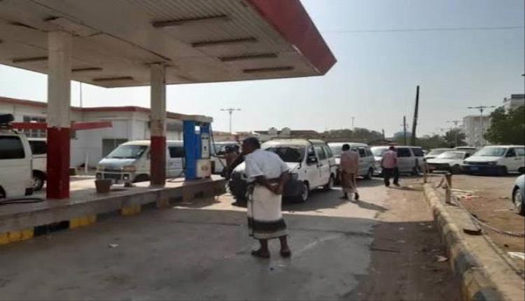 فوضى الوقود تضرب مناطق الحكومة.. أسعار متضاربة وشلل يضرب الأسواق وسط غياب الرقابة