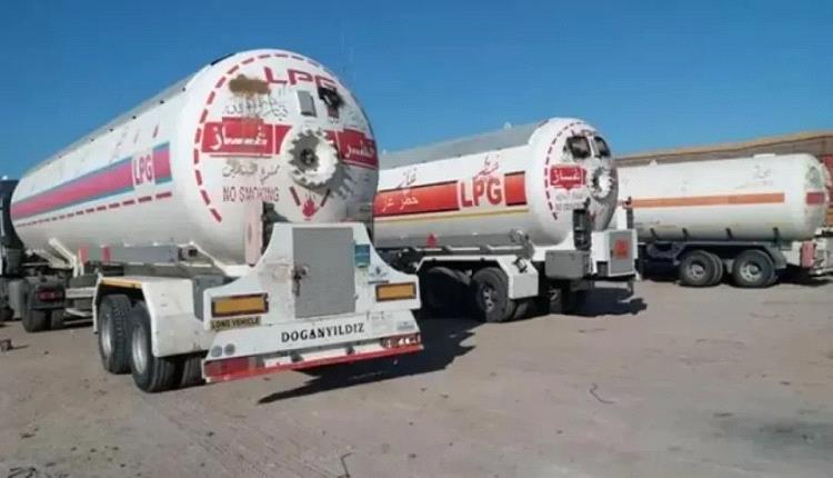 أزمة غاز وشيكة.. مجاميع قبلية يحتجزون قاطرات الغاز والوقود في مأرب