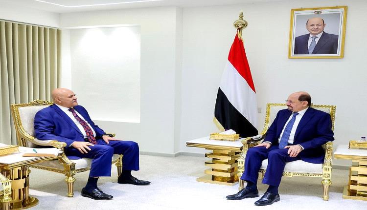 رئيس الوزراء يوجّه بمعالجة أضرار السيول في محافظة تعز ويؤكد على تقديم المساعدات للمتضررين