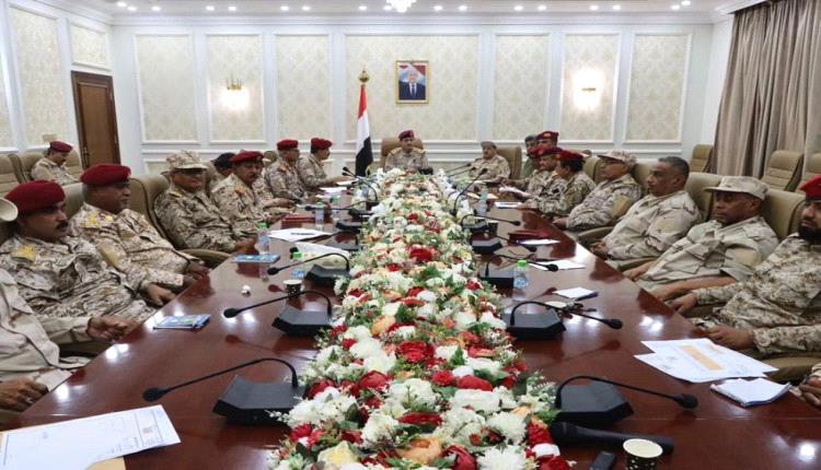 اجتماع موسع لوزر الدفاع في عدن بهيئتي العمليات الحربية والعمليات المشتركة