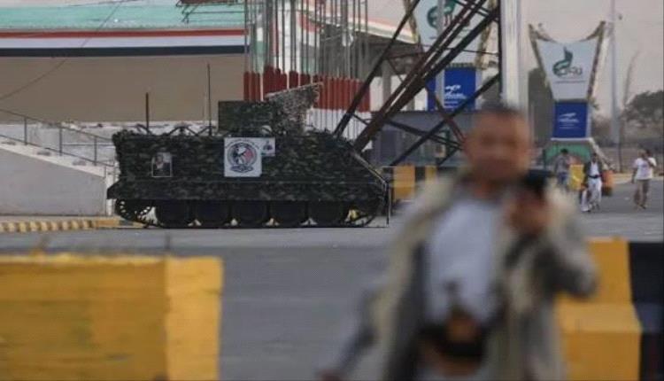 انتشار عسكري في صنعاء مع إرسال الحوثي رسائل نصية للمواطنين أثارت قلق الشارع