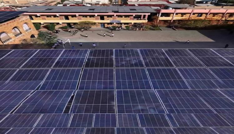 أسطح المدارس تتحول إلى محطات ربح.. استغلال تجاري يثير جدلاً في تعز وسط صمت رسمي