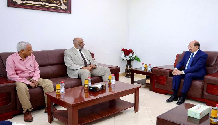 الزنداني يزور مقر الرقابة ويؤكد: حكومته لن تتهاون في اتخاذ الإجراءات القانونية بناءً على التقارير الرقابية 