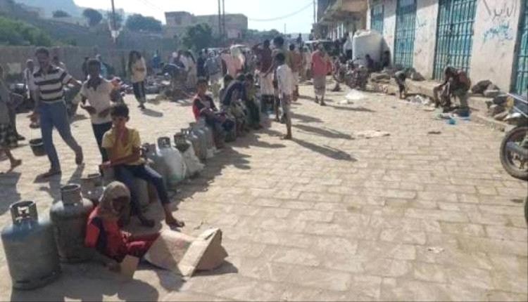 غاز لحج على حافة الانفجار.. اتحاد المحطات يهدد بإضراب شامل يشل التموين خلال أيام