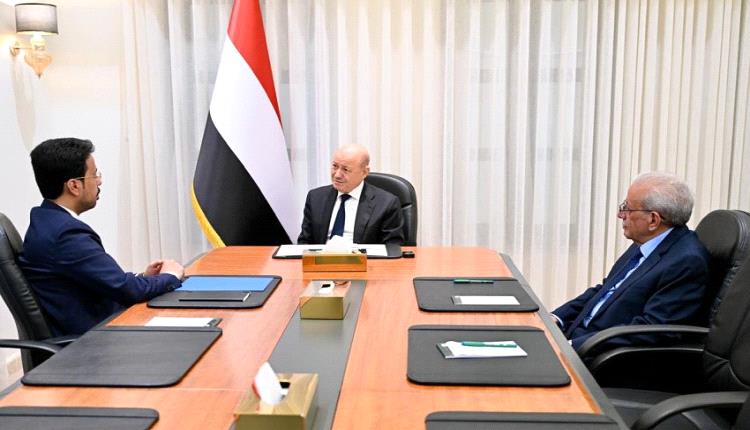 العليمي للغيثي: لا لـ "التنافس" بين القوى.. والشراكة هي الطريق لاستعادة الدولة