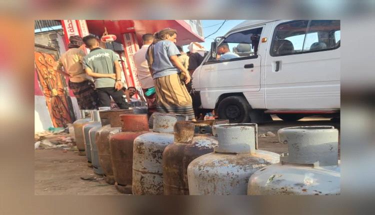 استفحال ازمة الغاز في عدن.. وشركة النفط تتنصل وترمي التهم على التهريب 