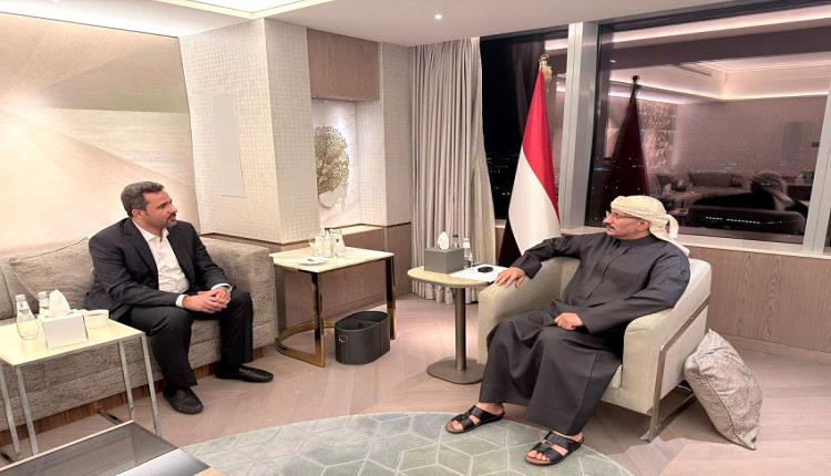 طارق صالح يطلع من محافظ لحج على جهود تعزيز الاستقرار وتطبيع الحياة 