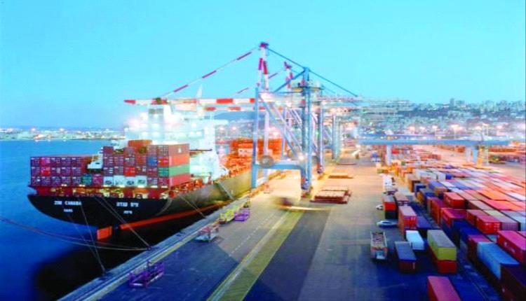 الحكومة تكشف عن خطوة هامة لإنعاش ميناء عدن لمعالجة ارتفاع تكاليف الشحن 